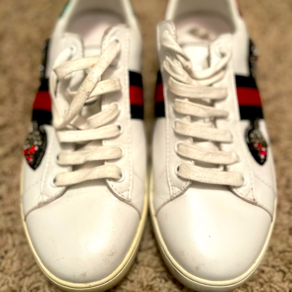 Gucci women’s sneakers mint condition